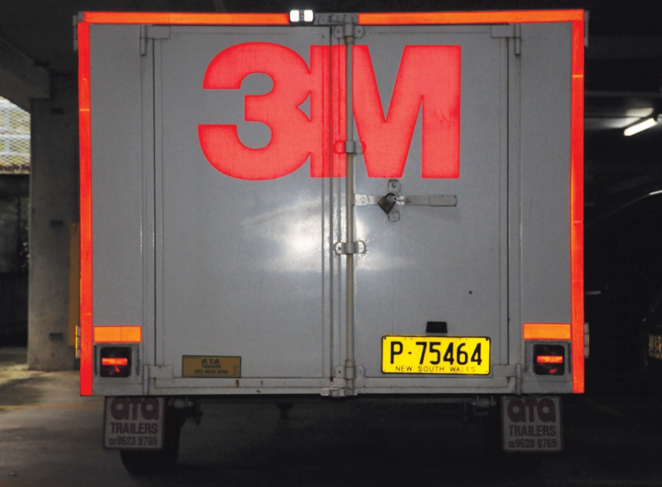 Other view of High-Visibility Reflective Tape - Red - 100 mm x 15 m - 983-72ES - AR019278696 - Diamond Grade - 3M