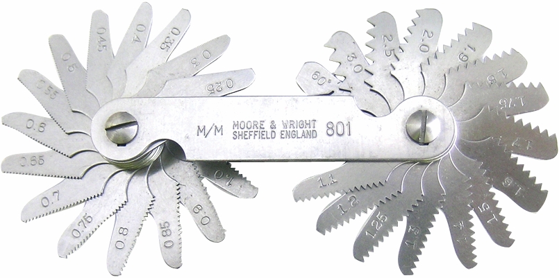 Other view of Screw Pitch Gauge - Traditional - Screw Locking - 30 Blade - 4 to 42 mm - Unified - MW800 Series - MW-806 - Moore & Wright