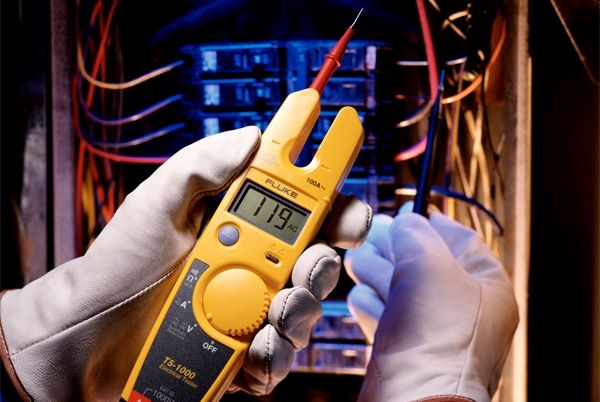 Other view of Voltage, Continuity & Current Tester - 100 A - 0 to 600 VAC/DC - Fluke