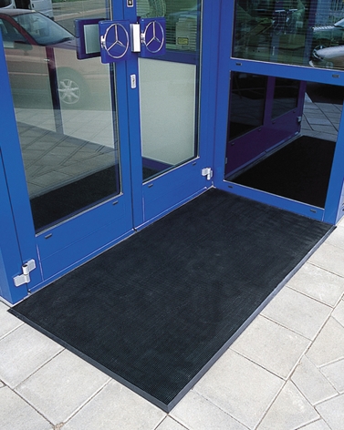 Other view of Entrance Mat - Black - 71 x 117 cm x 0.625" - Rubber Brush™ - Rubber Brush™ - Inter Clean